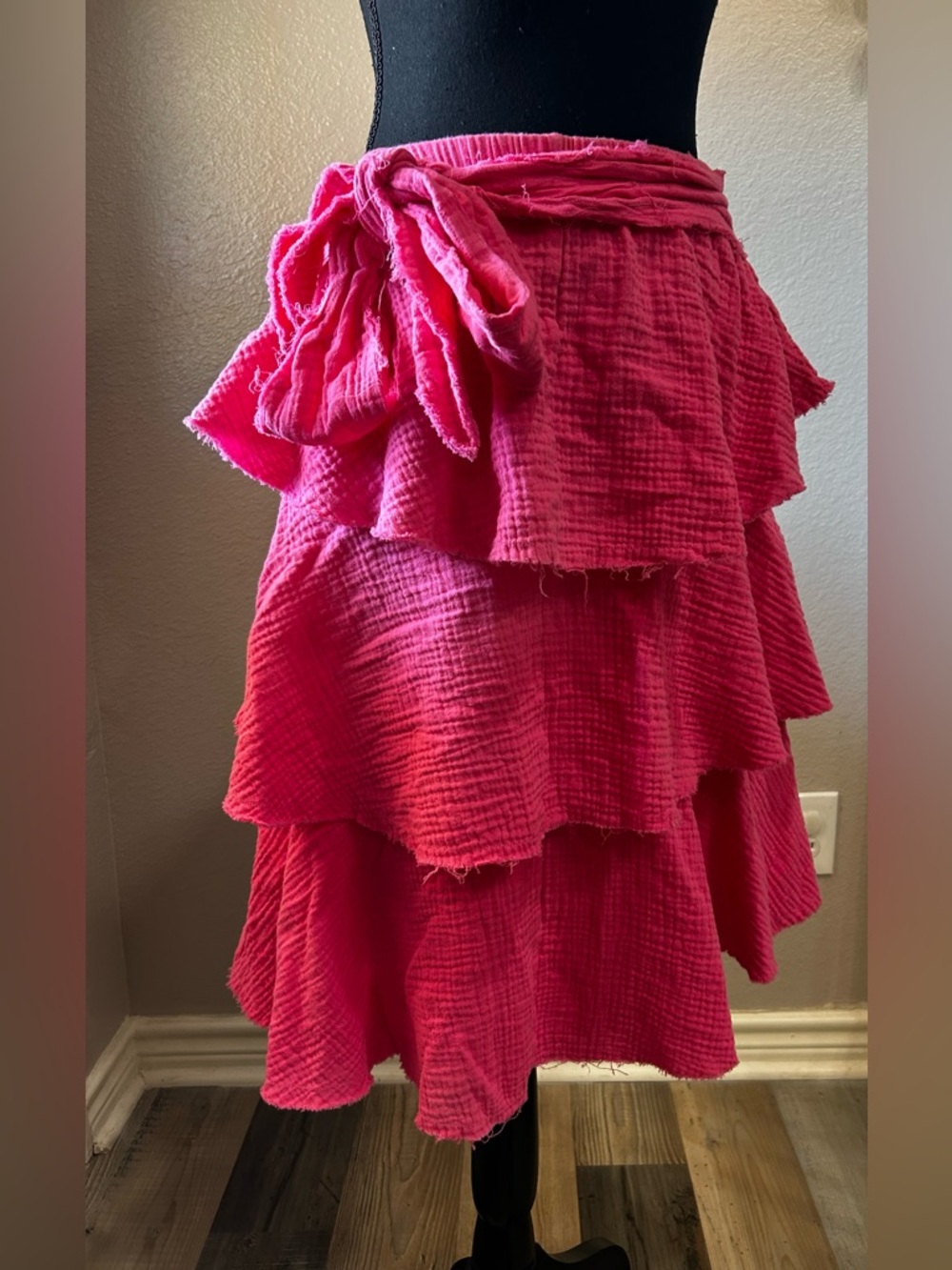 VENUS Women’s Hot Pink Tiered Ruffle Midi Skirt Sz M Summer Casual Chic Bohemian